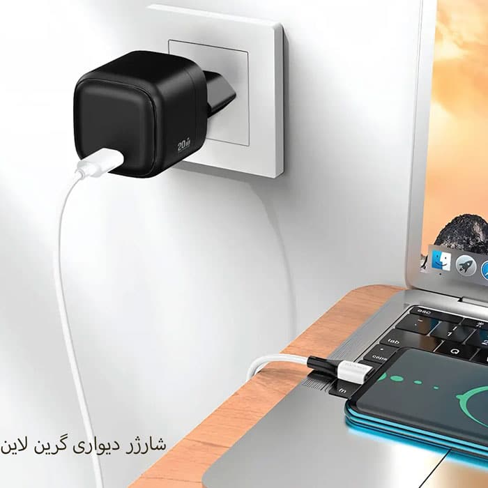 آداپتور متصل به لپ تاپ