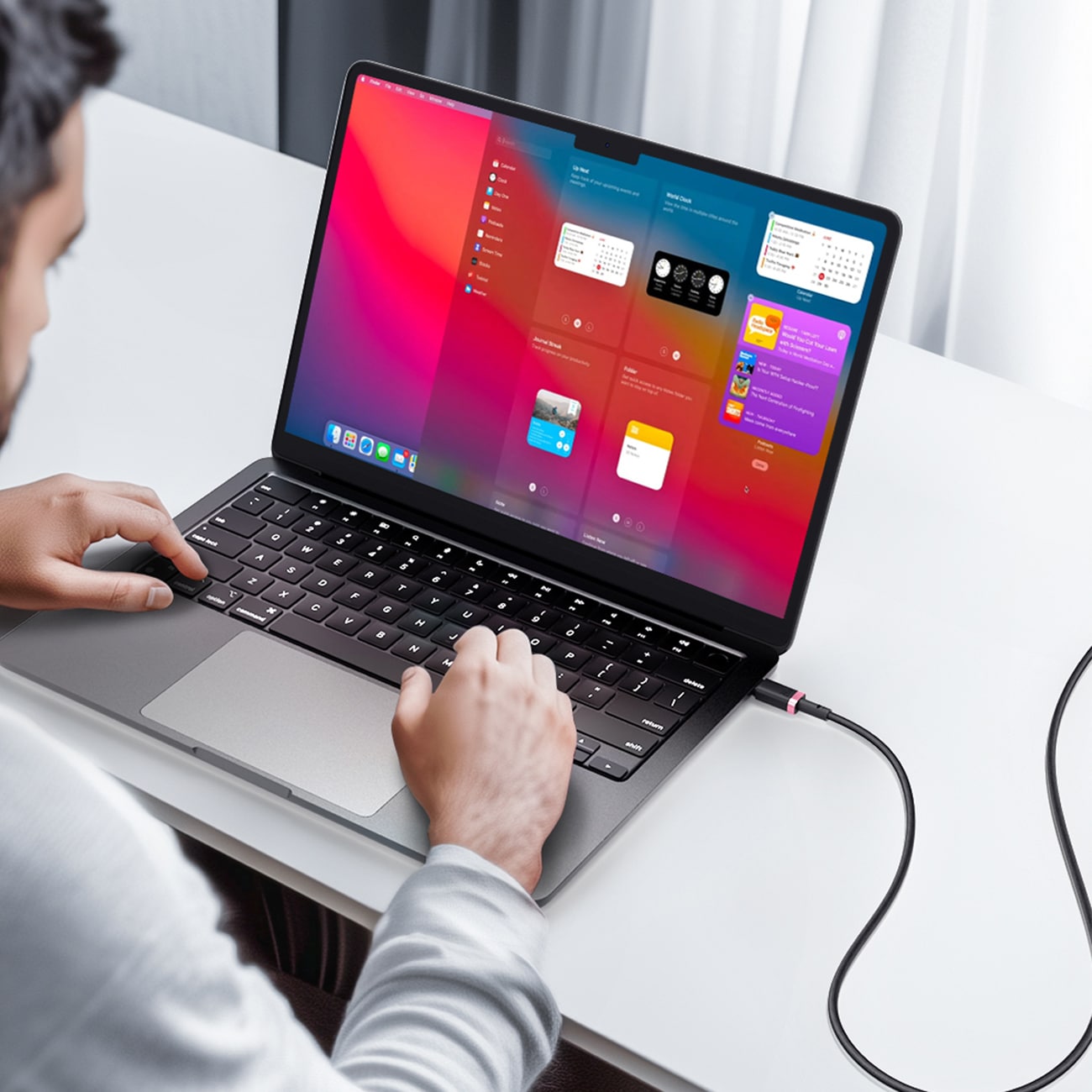 استفاده کاربر از لپتاپ