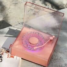 عکس اسپیکر بلوتوثی و چراغ خواب رومیزی شانک‌سیا Round-X08 طرح گرامافون - فروشگاه ماه به ماه
