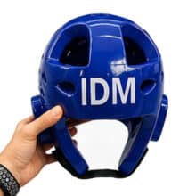 عکس کلاه تکواندو تزریقی IDM رنگ آبی و قرمز - فروشگاه ماه به ماه